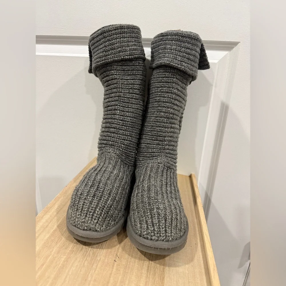UGG Australia Gray Knit Tall Boots Women’s Size 7 Cozy Winter Shearling